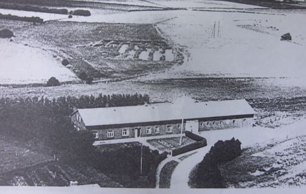 Foto Løgumklosters Lokalhistoriske arkiv. I bunden af billedet ril højre ses skorsten af nr. 5-7.